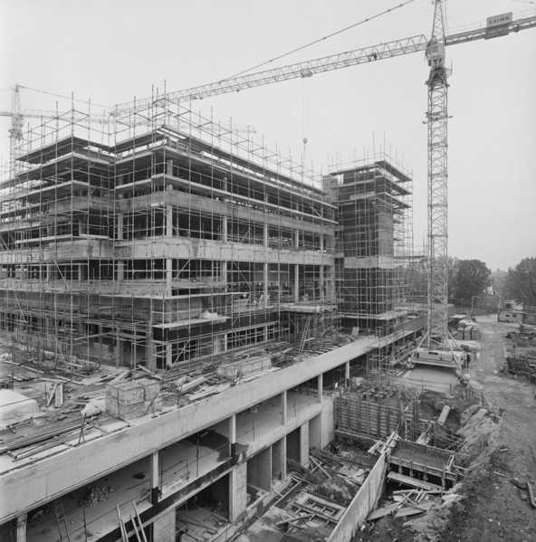 St George's Hospital, Blackshaw Road, Tooting, Wandsworth, London, 05/06/1985. Creator: John Laing plc.