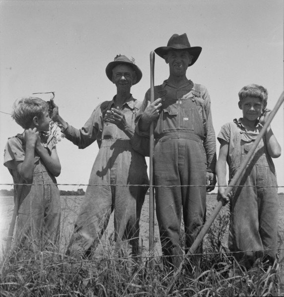 Cotton farmers near Oil City, Carter County, Oklahoma, 1937. Creator: Dorothea Lange.