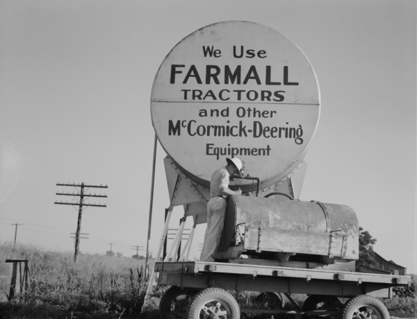 Fuel station on the Aldridge Plantation, Mississippi, 1937. Creator: Dorothea Lange.