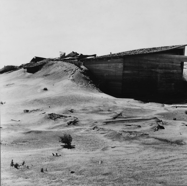Abandoned farm, Coldwater District, north of Dalhart, Texas, 1938. Creator: Dorothea Lange.