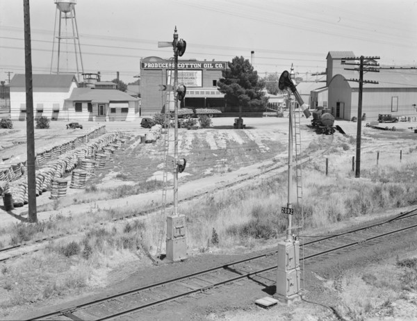 From the overpass approaching Fresno, between Tulare and Fresno, California, 1939. Creator: Dorothea Lange.