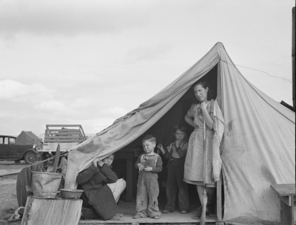 This family came to the potato harvest after the..., FSA camp, Merrill, Klamath County, Oregon, 1939 Creator: Dorothea Lange.