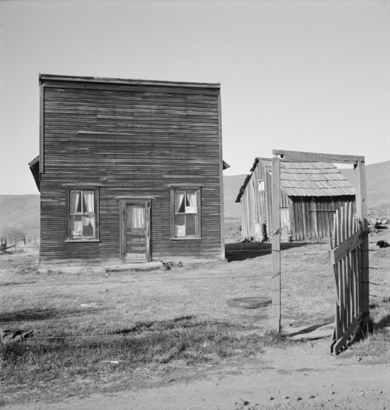 Farmer saloon and stagecoach tavern which is the temporary..., Gem County, Idaho, 1939. Creator: Dorothea Lange.