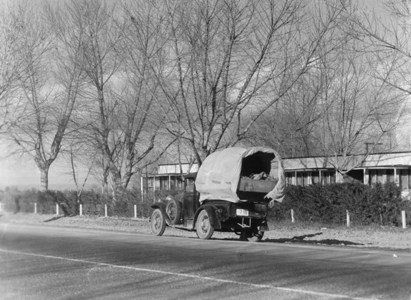 Texans earning their way westward, bound for a new start in Oregon, US 99, California, 1935. Creator: Dorothea Lange.