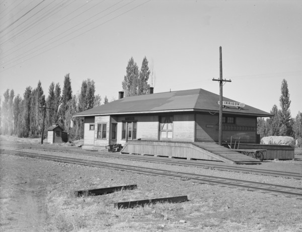 Railroad station. Irrigon, Oregon. Population: 108. Land was opened to settlers here in 1914.