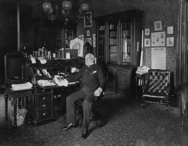 Poncefort (British Minister), between 1890 and 1910.