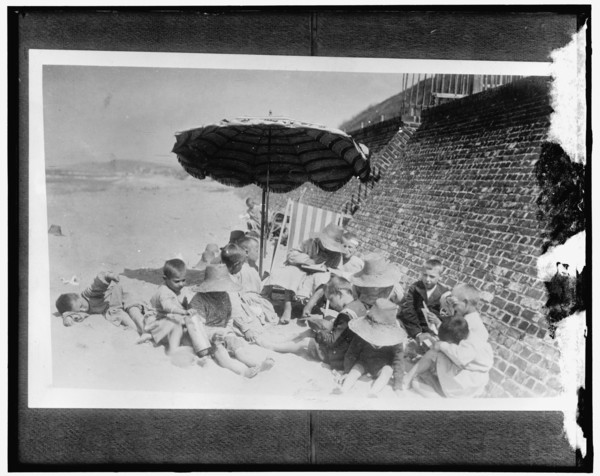 Red Cross, between 1910 and 1920.