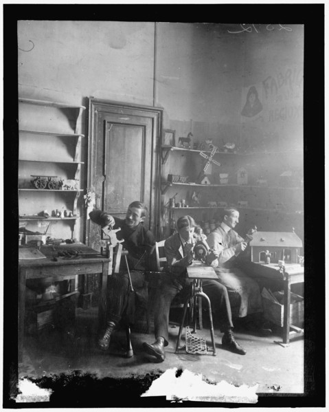 Red Cross, between 1910 and 1920.