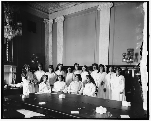 Senate Women, between 1910 and 1920. Creator: Harris & Ewing.