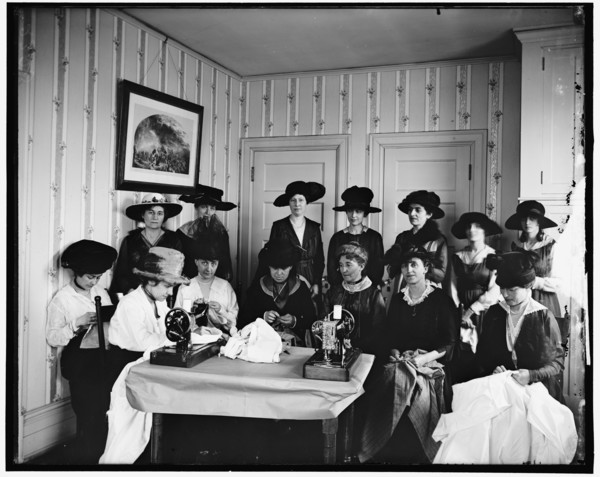 Women at French Embassy, between 1910 and 1920.
