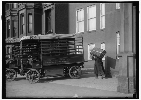 Union Transfer Company truck, between 1914 and 1918. Creator: Harris & Ewing.