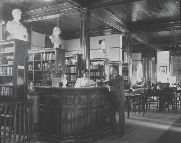 Library interior at Tuskegee Institute, 1906. Creator: Frances Benjamin Johnston.