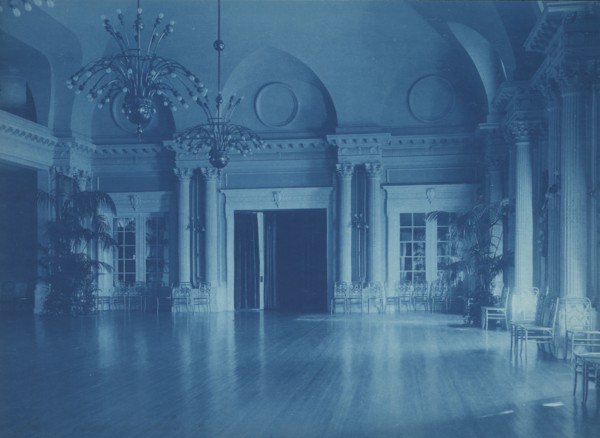 Willard Hotel ballroom, between 1901 and 1910.