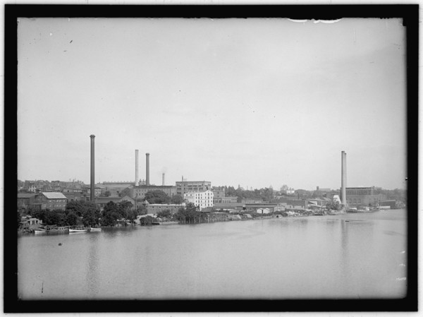 Georgetown waterfront, Washington, D.C., between 1913 and 1917. Creator: Harris & Ewing.