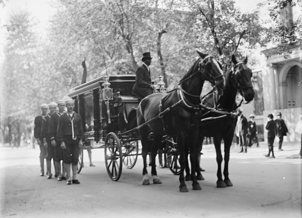 Schley, Winfield Scott, Rear Admiral, U.S.N. Funeral, St. John's Church - Hearse, 1911.