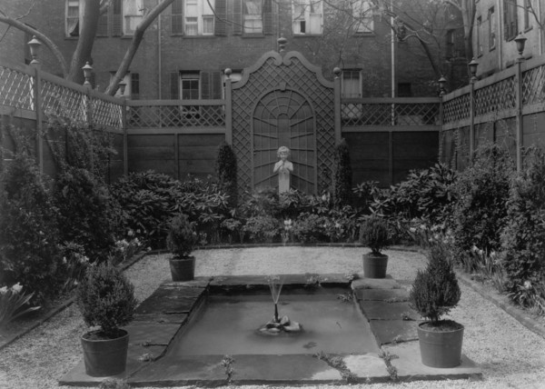 George Hoadly Ingalls house, 154 East 78th Street, New York, New York, 1921. View from terrace to garden.