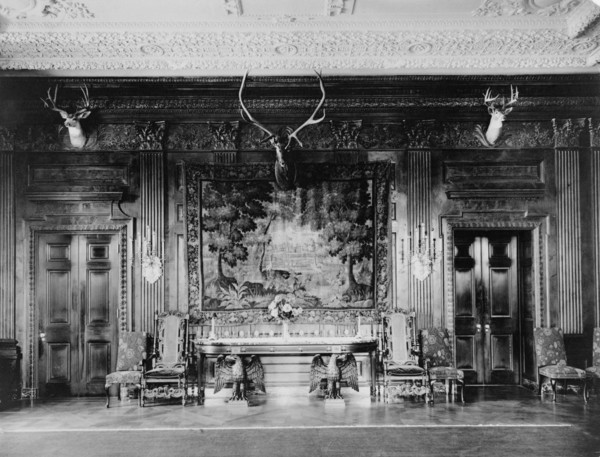 State dining room, White House, during McKinley administration(?), between 1890 and 1900.