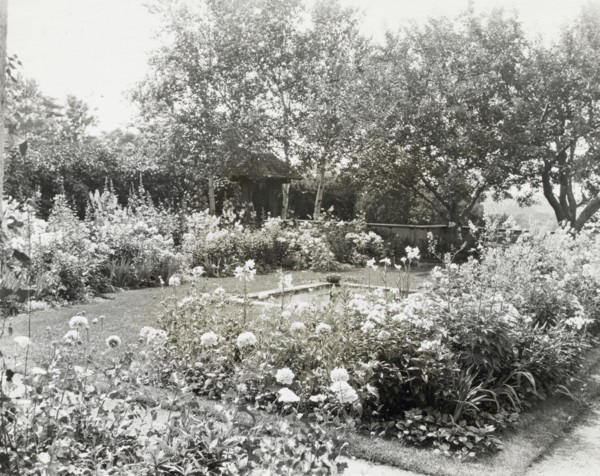 Indian Ridge, Dr. Francis Bishop Harrington house, 166 Argilla Road, Ipswich, Massachusetts, 1926. Creator: Frances Benjamin Johnston.