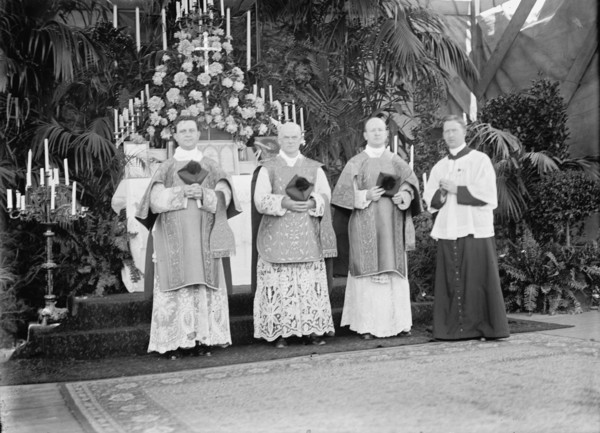 Military Field Mass By Holy Name Soc. of Roman Catholic Church, officiating Priests..., 1910. Creator: Harris & Ewing.