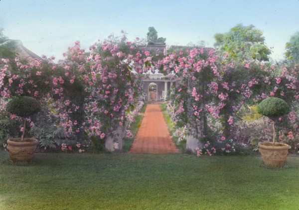 The Fens, Lorenzo Easton Woodhouse house, Huntting Lane, East Hampton, New York, 1914. Creator: Frances Benjamin Johnston.