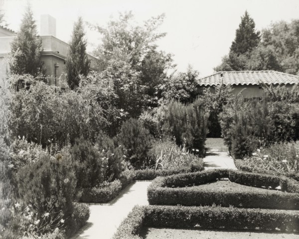 Wellington Stanley Morse house, 450 South San Rafael Avenue, Pasadena, California, 1917. Creator: Frances Benjamin Johnston.