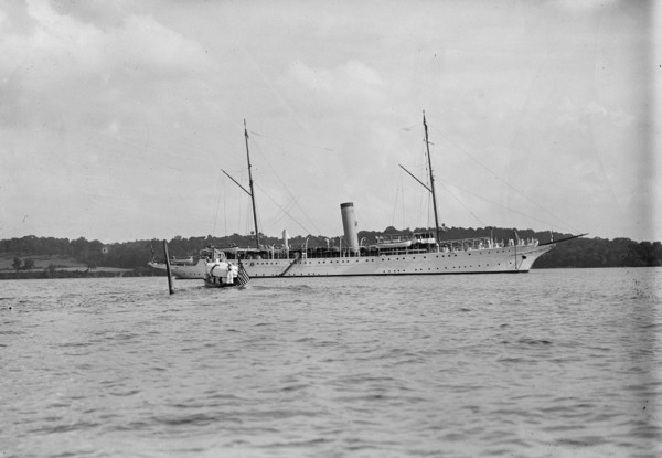 USS Mayflower, 1911. Creator: Harris & Ewing.