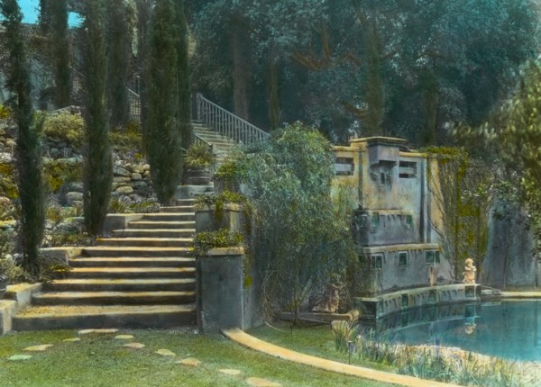 Il Paradiso, Mrs. Dudley Peter Allen house, 1188 Hillcrest Avenue, Oak Knoll, Pasadena, CA, 1917. Creator: Frances Benjamin Johnston.
