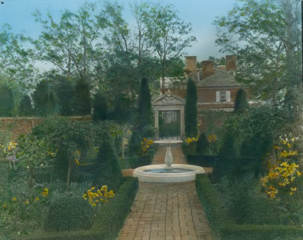 The Causeway, James Parmelee house, 3100 Macomb Street, Washington, D.C., 1919. Creator: Frances Benjamin Johnston.