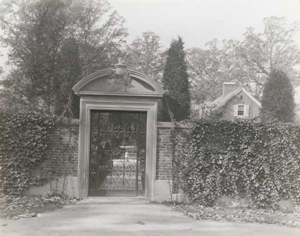 The Causeway, James Parmelee house, 3100 Macomb Street, Washington, D.C., 1919. Creator: Frances Benjamin Johnston.