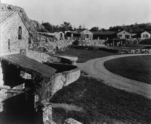 Surprise Valley Farm, Arthur Curtiss James property, Beacon Hill Road, Newport, Rhode Island, 1917 Creator: Frances Benjamin Johnston.