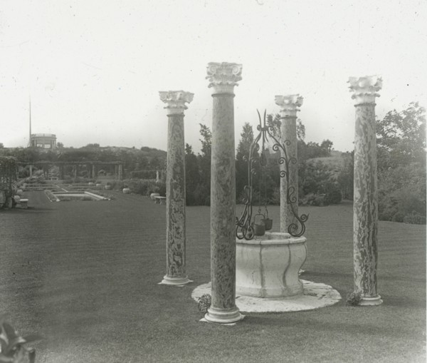 Beacon Hill House, Arthur Curtiss James house, Beacon Hill Road, Newport, Rhode Island, 1917. Creator: Frances Benjamin Johnston.