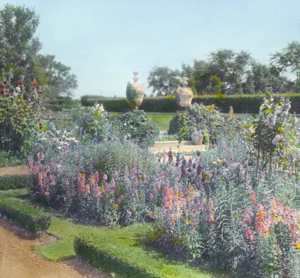 Millefiori, Albert Barnes Boardman house, Great Plains Road and Coopers Neck..., New York, 1914. Creator: Frances Benjamin Johnston.