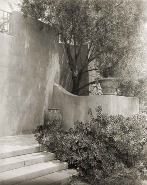 El Fureidis, James Waldron Gillespie house, Parra Grande Lane, Montecito, California, 1917. Creator: Frances Benjamin Johnston.