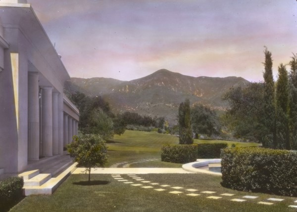Arcady, George Owen Knapp house, Sycamore Canyon Road, Montecito, California, 1917. Creator: Frances Benjamin Johnston.