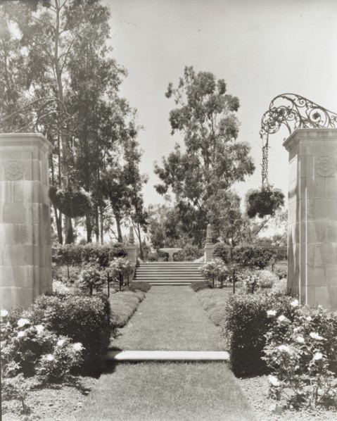 Arcady, George Owen Knapp house, Sycamore Canyon Road, Montecito, California, 1917. Creator: Frances Benjamin Johnston.