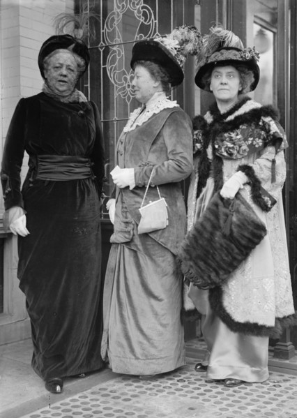 Mrs. Bryan; Mrs. James Mcdermott; Mrs. J.F. Shafroth, 1915. Creator: Harris & Ewing.