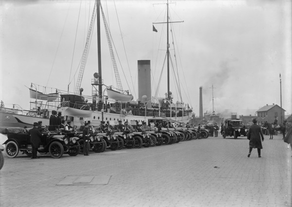 French Commission To U.S. Arriving at Navy Yard On 'Mayflower', 1917.