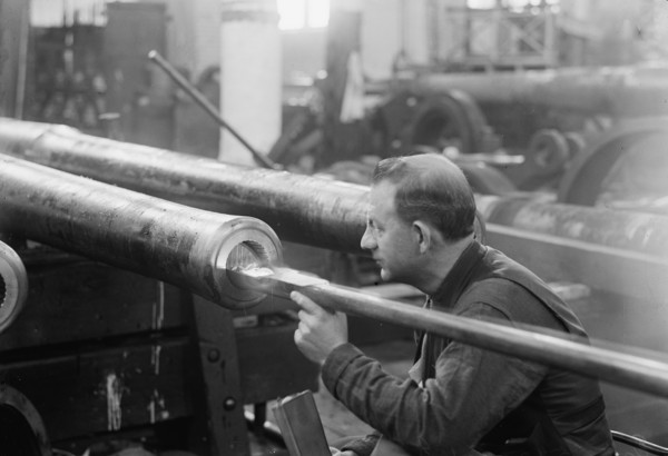 Navy Yard, U.S., Washington - Turning, Examining And Boring A 5 Inch, 50 Cal. Gun, 1917.