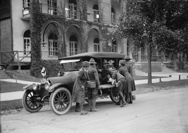 Red Cross Motor Corps - Groups, 1917.
