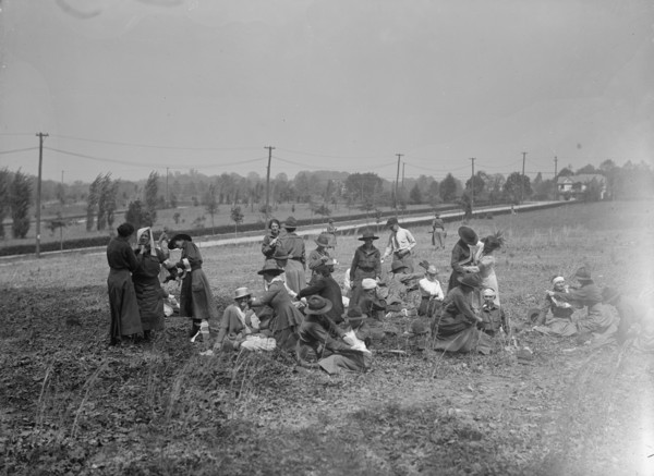 Red Cross, American - Women's National Service School; Red Cross Instructions in Care of Sick, Field Aid, 1916.