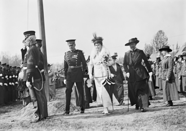 Woman's National Service School, Under Woman's Section, Navy League, Review; Mrs. Wilson, Col. Harts, 1916.