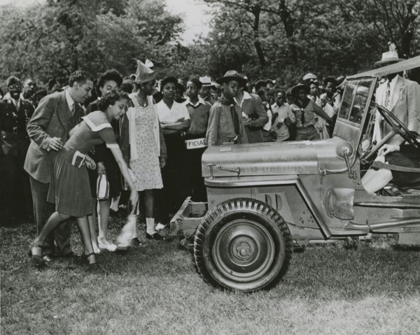 Chicago school children buy $263,148.83 in war bonds, (1942 - 1943?). Creator: Office of War Information.