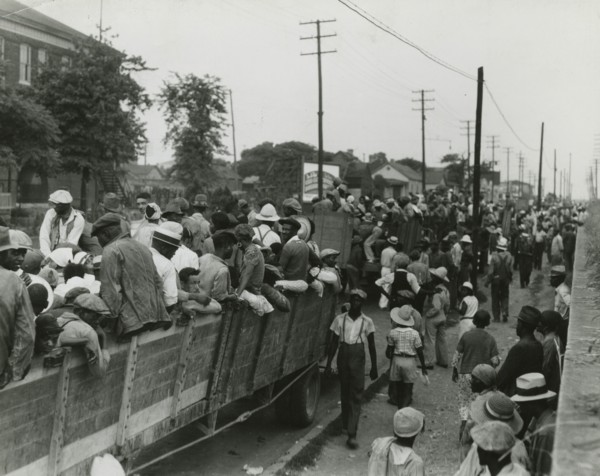 Cotton hoers loading at Memphis for the day's work in Arkansas; June, 1937. Creators: Farm Security Administration, Dorothea Lange.