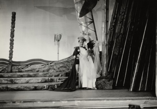 Maurice Cooper as Nanki-Poo and Gladys Boucree as Yum-Yum, 1938.