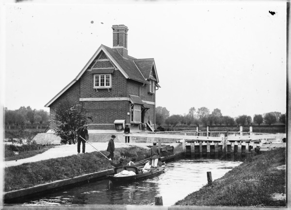 Lock Keeper's House, Goring, Goring-on-Thames, South Oxfordshire, 1885. Creator: Unknown.