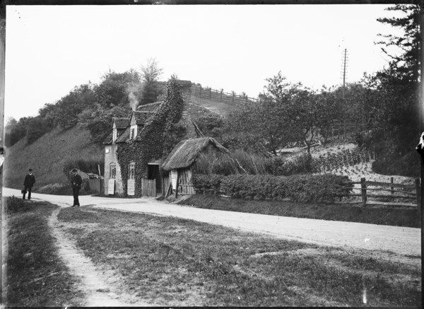 Shooter's Hill Cottage, Shooter's Hill, Pangbourne, West Berkshire, 1885. Creator: Unknown.