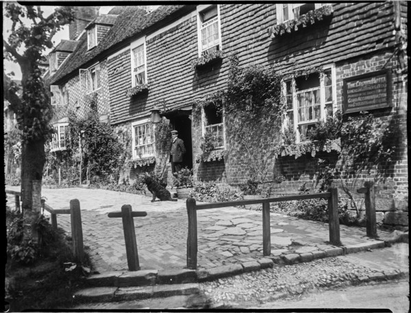 The Crown Inn, Groombridge, Speldhurst, Tunbridge Wells, Kent, 1911. Creator: Katherine Jean Macfee.