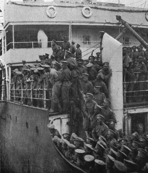'L'arrivee a Marseille des premiers contingents Russes; les soldats masses sur le..., 1916. Creator: Jean Clair-Guyot.