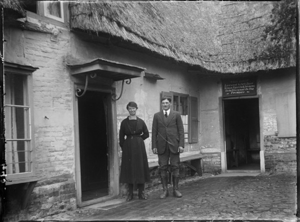 Royal Oak Inn, Wootton Rivers, Wiltshire, 1923. Creator: Katherine Jean Macfee.