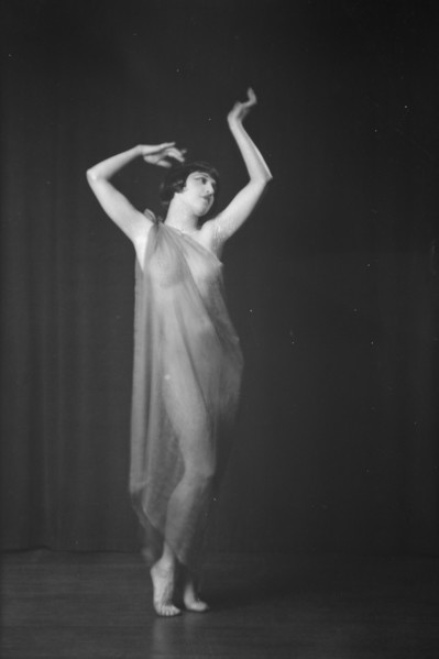 Dixie, 1923 Feb. 9. Creator: Arnold Genthe.